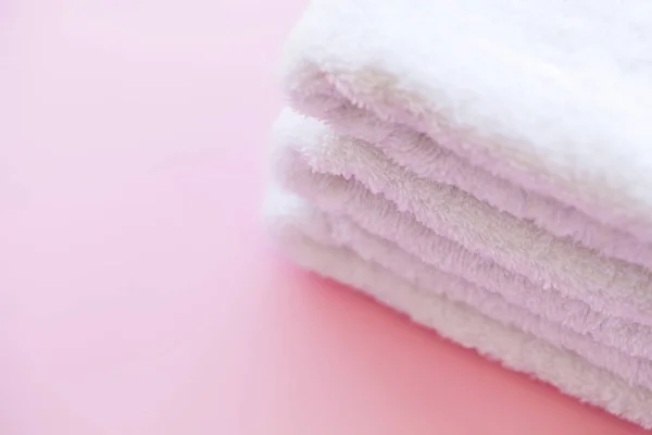 Spa Vit Bomull Handdukar Användning Spabadrum Rosa Bakgrund Handduk Konceptet — Stockfoto