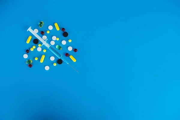 Pilules Médicales Pilules Capsules Colorées Sur Fond Bleu Thème Pharmacie — Photo