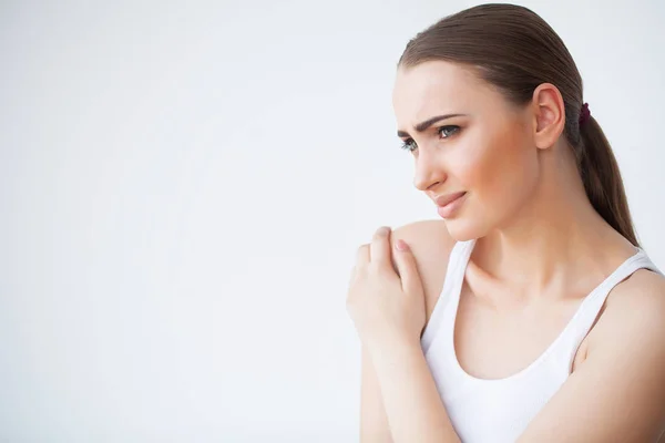 Pijn Pols Van Een Vrouw Kantoor Syndroom Gezondheidszorg Geneeskunde Concept — Stockfoto