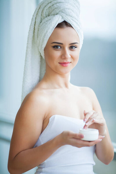 Beauty Face Care. Woman Applying Cream On Skin