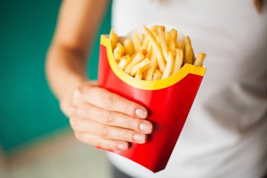 Kilo kaybı ve diyet. Kadın kısmı Fransız kızartması ile