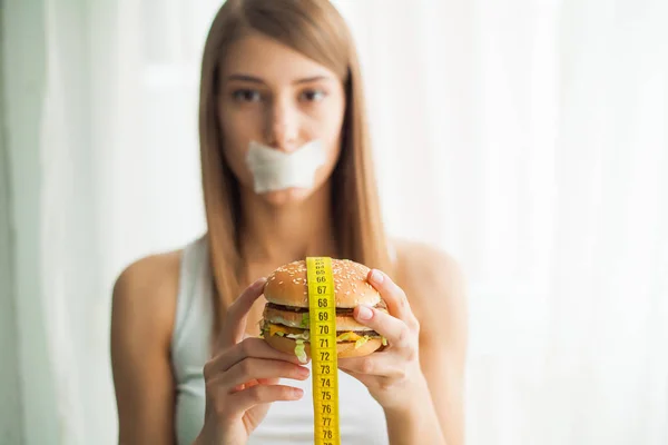 Régime Alimentaire Jeune Femme Avec Ruban Adhésif Sur Bouche Empêchant — Photo