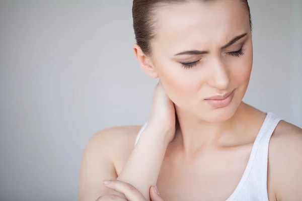 Gezondheid Nek Pijn Mooie Vrouw Ziek Gevoel Hoofdpijn Pijnlijke Lichaam — Stockfoto