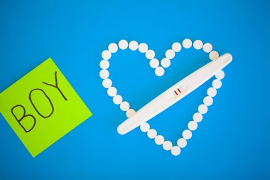 Hamilelik testi. İki şeritler ile olumlu sonucudur. Hap ile kısırlık tedavisinde, bir çocuk hamile kalma yardım et. Gebelik üzerinden tabletleri işe yaramazsa, Doğum kontrolü.