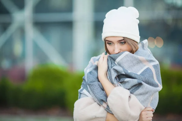 Cold and flu. Woman get sick and cough, wearing autumn clothes — Stock Photo, Image
