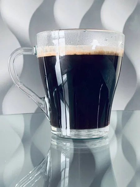 Una taza de café. Pausa para el café en la mañana y la luz solar — Foto de Stock