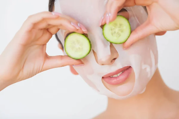 Cuidado de la piel. Cara de mujer de belleza con piel fresca en spa — Foto de Stock