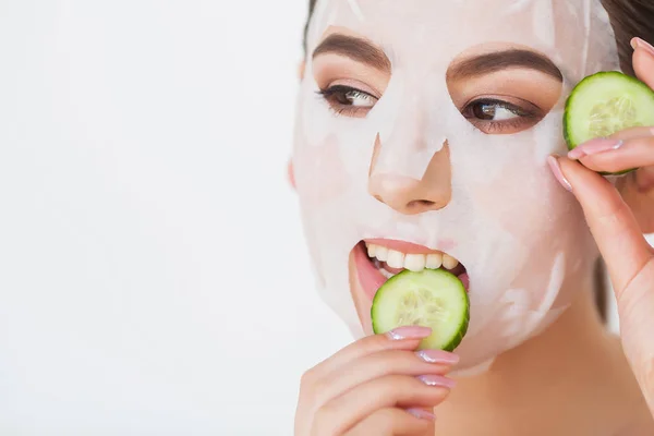 Cuidado de la piel. Cara de mujer de belleza con piel fresca en spa — Foto de Stock