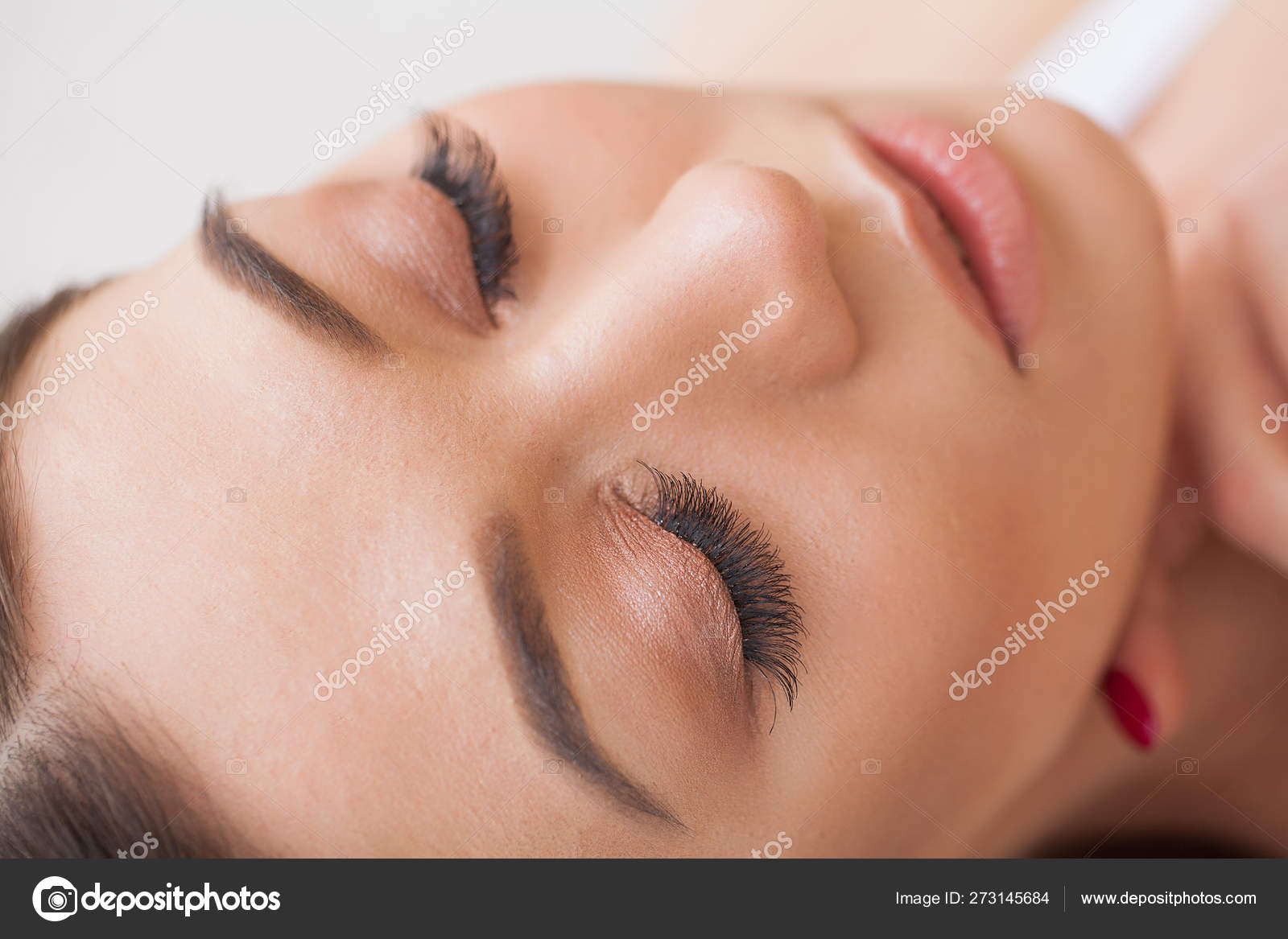 fake eyelashes salon