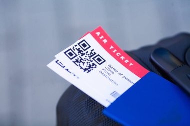 Yurtdışında pasaport Havaalanı yakın iki uçak bileti yakın