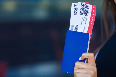 Yurtdışında pasaport Havaalanı yakın iki uçak bileti yakın