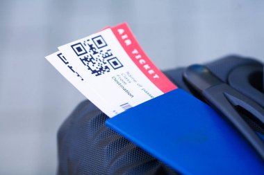 Yurtdışında pasaport Havaalanı yakın iki uçak bileti yakın