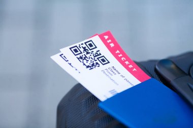 Yurtdışında pasaport Havaalanı yakın iki uçak bileti yakın