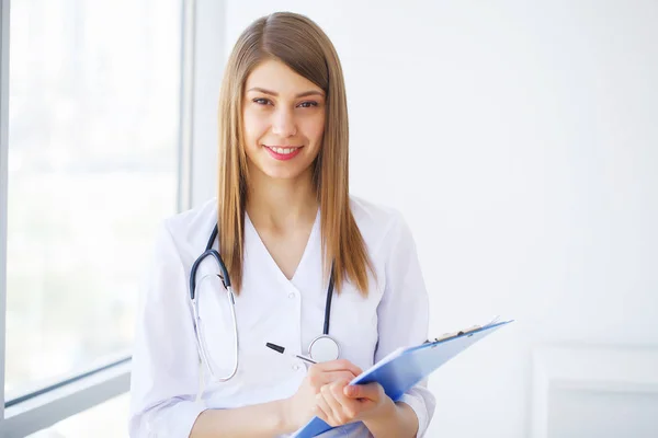 Medicine. Young female doctor in modern clinic Royalty Free Stock Photos