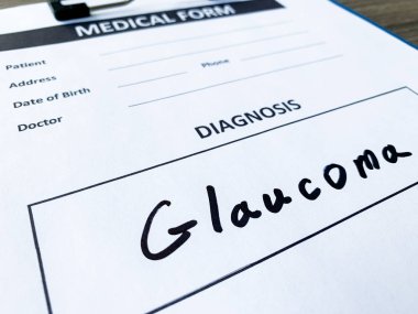 Tanı glogel doktor masasında tıbbi bir formda.