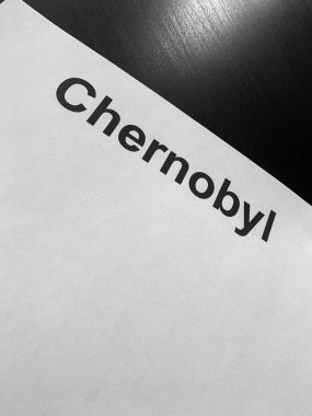 Radyasyon tehlikesi. Siyah bir tablo üzerinde Çernobil Belgeleri