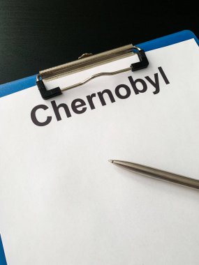 Radyasyon tehlikesi. Siyah bir tablo üzerinde Çernobil Belgeleri