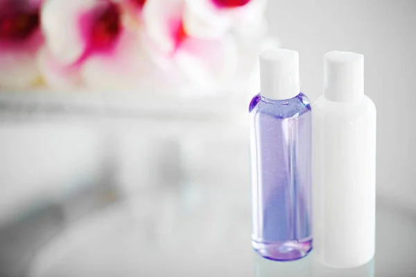 Douchebenodigdheden. Samenstelling cosmetische producten van spa-behandeling. — Stockfoto