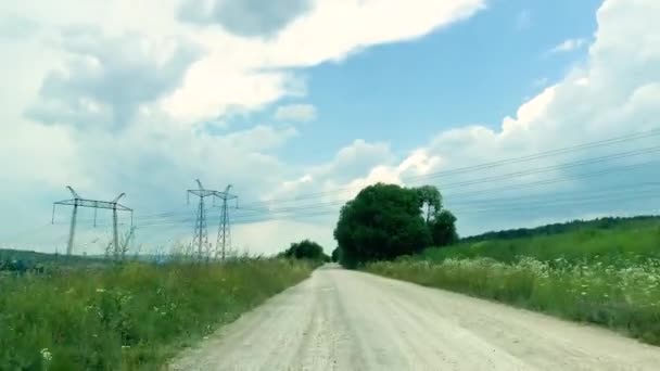 Mala carretera. Conducir coche vista frontal en la carretera del país — Vídeo de stock