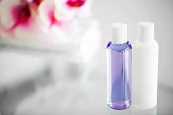 Douchebenodigdheden. Samenstelling cosmetische producten van spa-behandeling. — Stockfoto