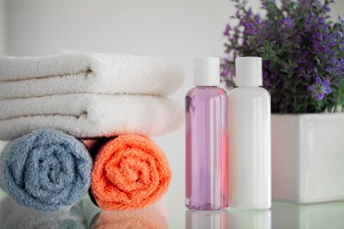 Duş malzemeleri. Spa tedavisi kompozisyon kozmetik ürünleri.