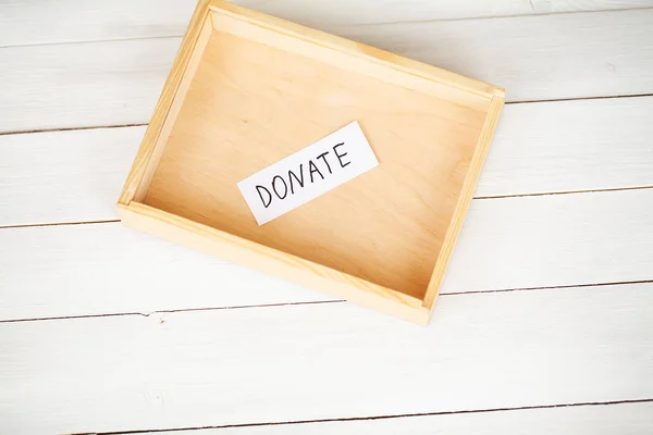 Donationer och välgörenhet. Donation-konceptet. En Donation ruta på den vita bakgrunden. Inskriften donera — Stockfoto