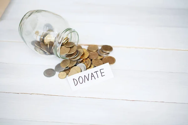 Donation-konceptet. Glas med dollar på vit bakgrund. Donationer — Stockfoto