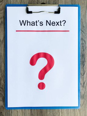 Ahşap masada metin whats ile Pano.