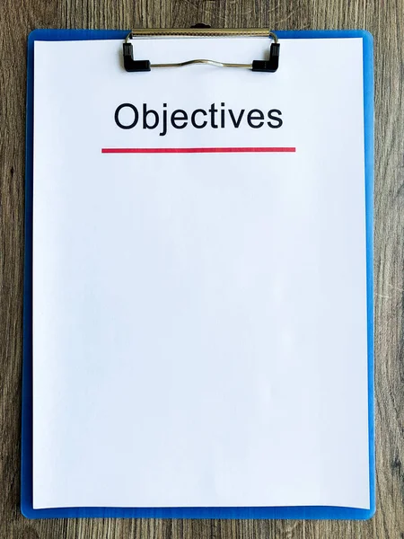 Tahta masadaki metin hedefli kağıt