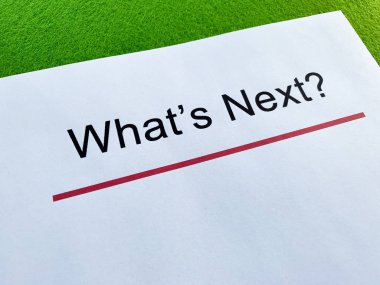 Yeşil masada metin whats ile Pano.