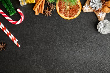 Yılbaşı süslemeleri ve metin için yeri olan yeni yıl arkaplanı