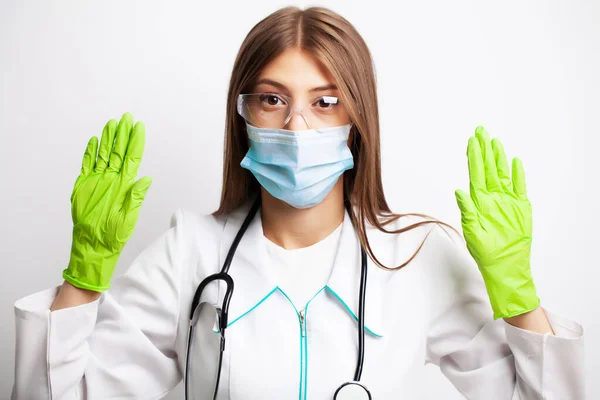 Conceito de medicina, mulher médico mostrando parar gesto — Fotografia de Stock