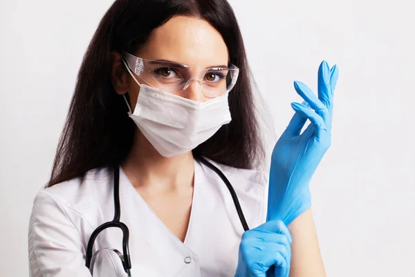 Portrait of a doctor in glasses and a white medical gown wearing personal protective equipment — Stock Photo, Image