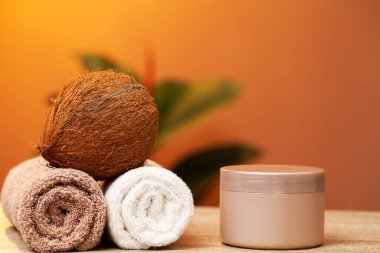 Yüz bakımı için Hindistan cevizi bazlı kozmetik ürünler