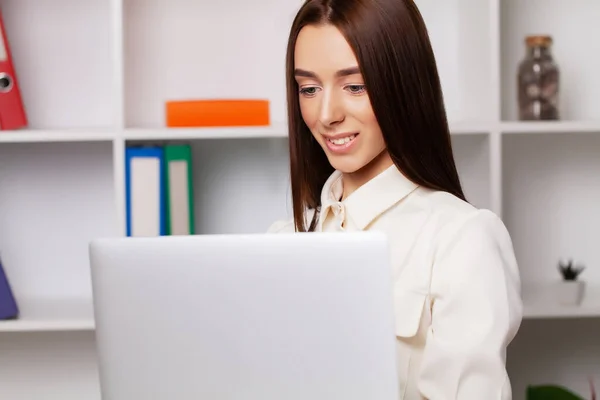 Beautiful young female manager working with documents in the office — Stock Photo, Image