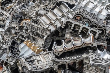 Geri dönüşüm için hurda motor parçaları. Hurda metal geri dönüşüm.