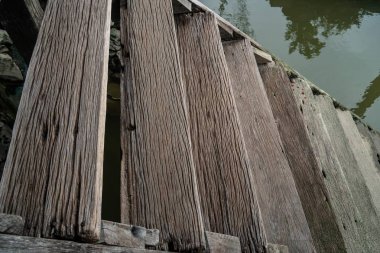 seçici odak ile eski ahşap adımlar doku.