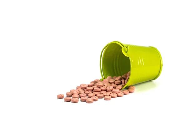 Pillen Tabletten Groene Metalen Emmer Witte Achtergrond — Stockfoto