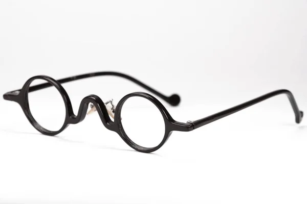 Vintage gafas redondas aisladas sobre fondo blanco . — Foto de Stock