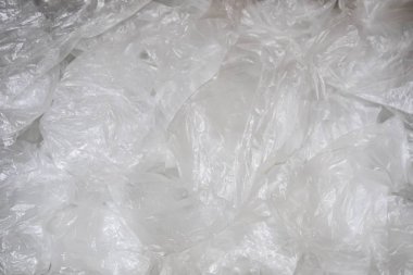 geri dönüşüm için kağıt kutusunda kullanılan plastik torba.