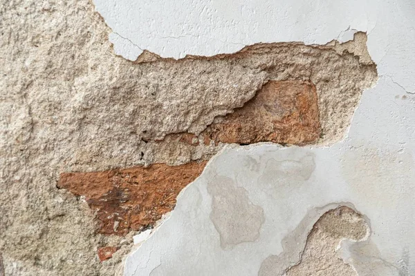 Σπασμένο σκυρόδεμα παλιό τοίχο τούβλο. — Φωτογραφία Αρχείου