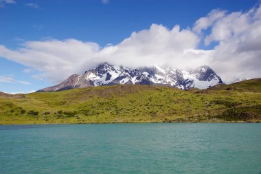 Lake Pehoe Torres del Paine Milli Parkı'nda Magallanes bölgesinde, Güney Şili görünümden yatay. 