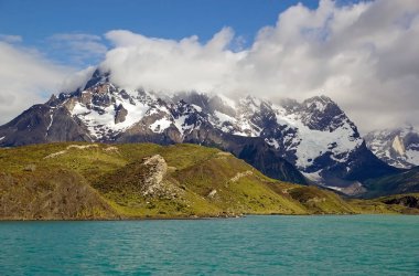 Lake Pehoe Torres del Paine Milli Parkı'nda Magallanes bölgesinde, Güney Şili görünümden yatay. 