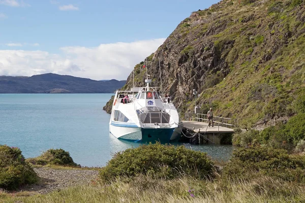 Toeristische Boot Naar Paine Grande Hut Lake Pehoe Torres Del — Stockfoto