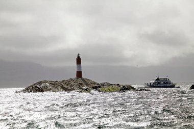 Beagle Kanalı, Arjantin için dünyanın sonu Les Eclaireurs fenerinde teknede. Deniz feneri inşa tuğla 23 Aralık 1920 günü açıldı ve hâlâ faaliyettedir. Ayrıca bir turistik 's.