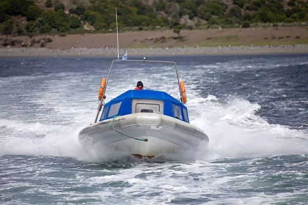 Hastighet Båt Framför Beaglekanalen Argentina Beagle Channel Ett Sund Tierra — Stockfoto