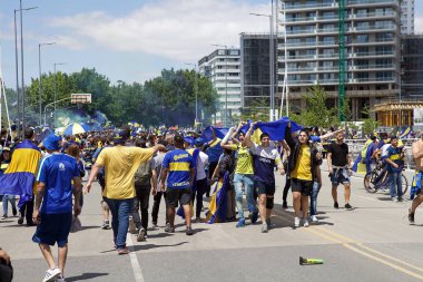 Libertadores Kupası final River Plate karşı maçtan önce Buenos Aires Caddesi boyunca Boca Junior'ın destekçileri. Club Atketico Boca Juniors La Boca, bir mahallede Buenos Aires merkezli bir Arjantinli profesyonel spor kulübüdür.