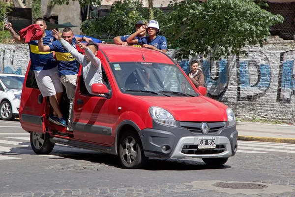 Болельщики Бока Младшего Улице Буэнос Айресе Перед Матчем Против Ривер — стоковое фото
