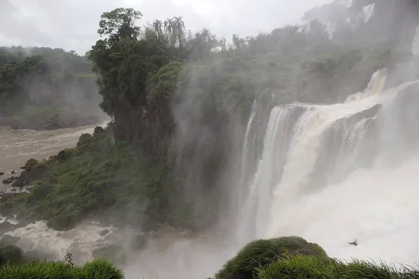 Leguazu fällt auf die argentinische Seite — Stockfoto