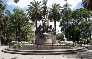 Juan Antonio de Arenales anıtı Dokuzuncu Temmuz Plaza Salta, Arjantin